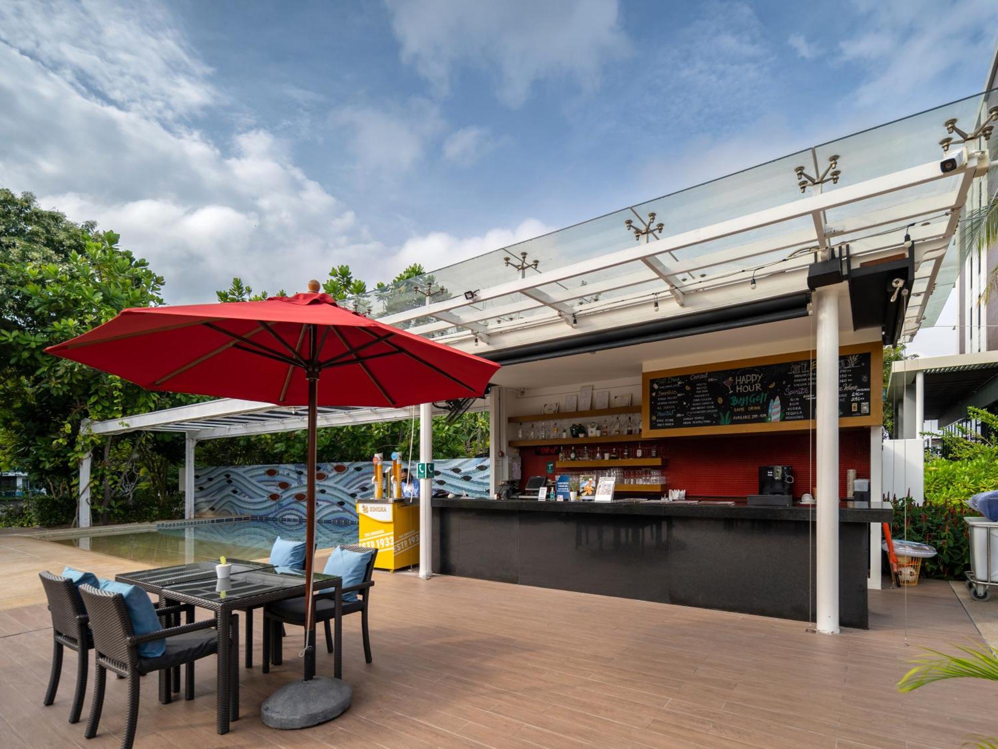 فندق أماري هوا هن هوا هين المظهر الخارجي الصورة The bar at the pool