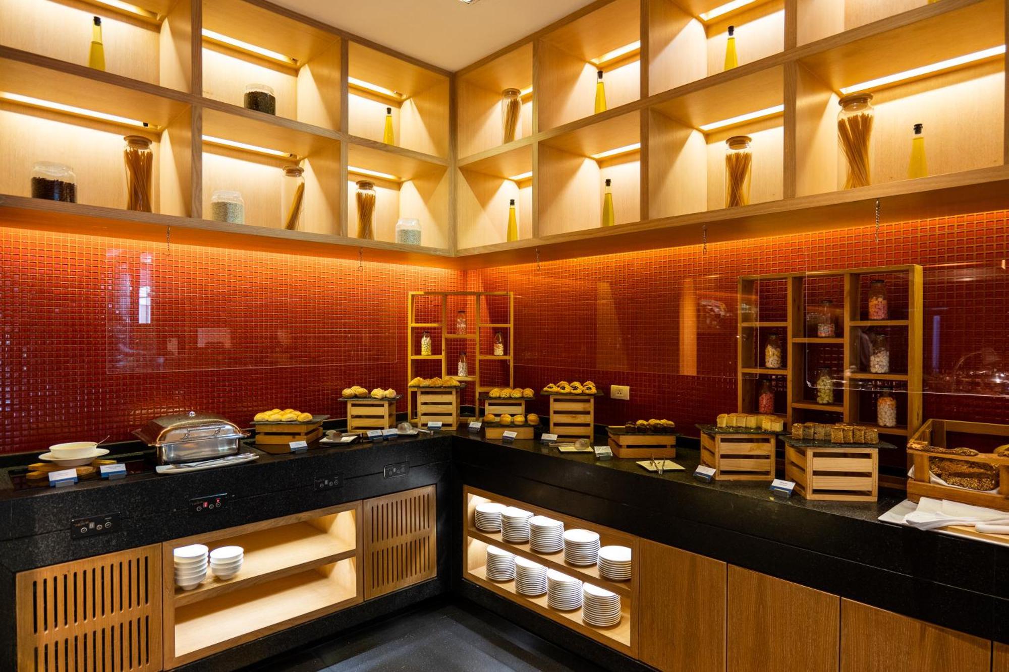 فندق أماري هوا هن هوا هين المظهر الخارجي الصورة The buffet at the lounge